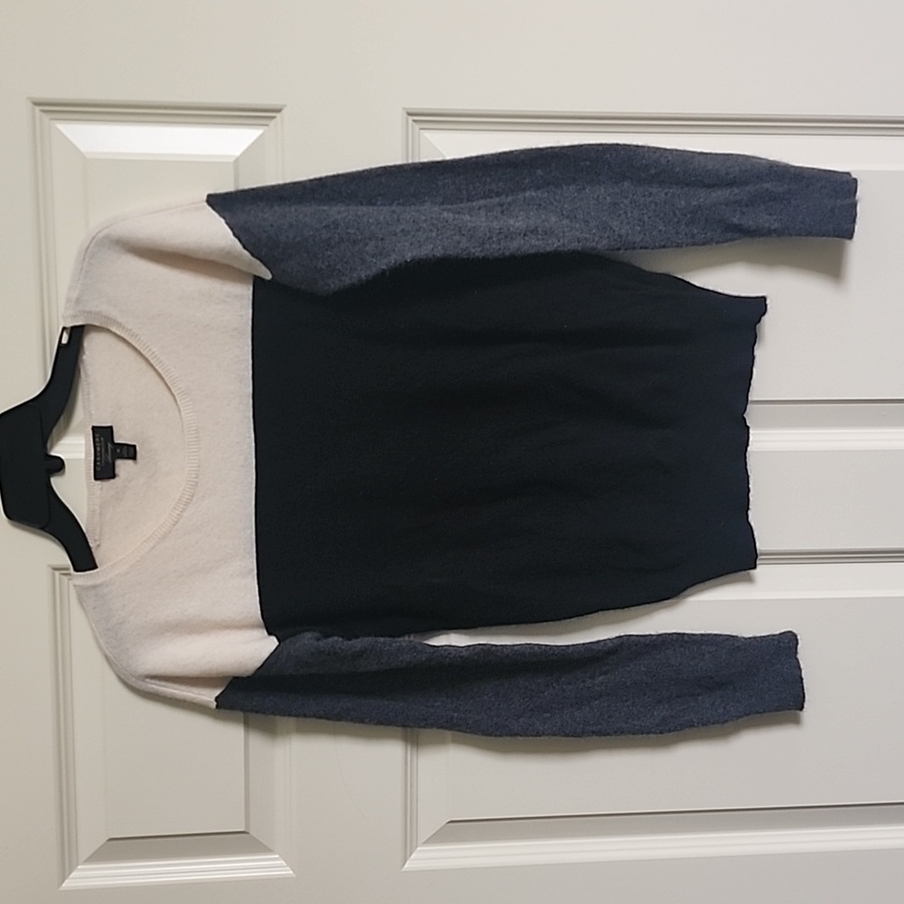 Cashmere pullover sweater